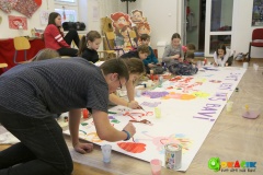 Maľujeme veľký plagát